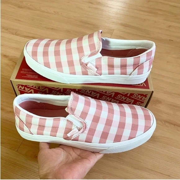 Vans Classic Slip-on VNO00XG8B06
(Gingham) Rosette/True White Women
9.5 US - Picture 3 of 11